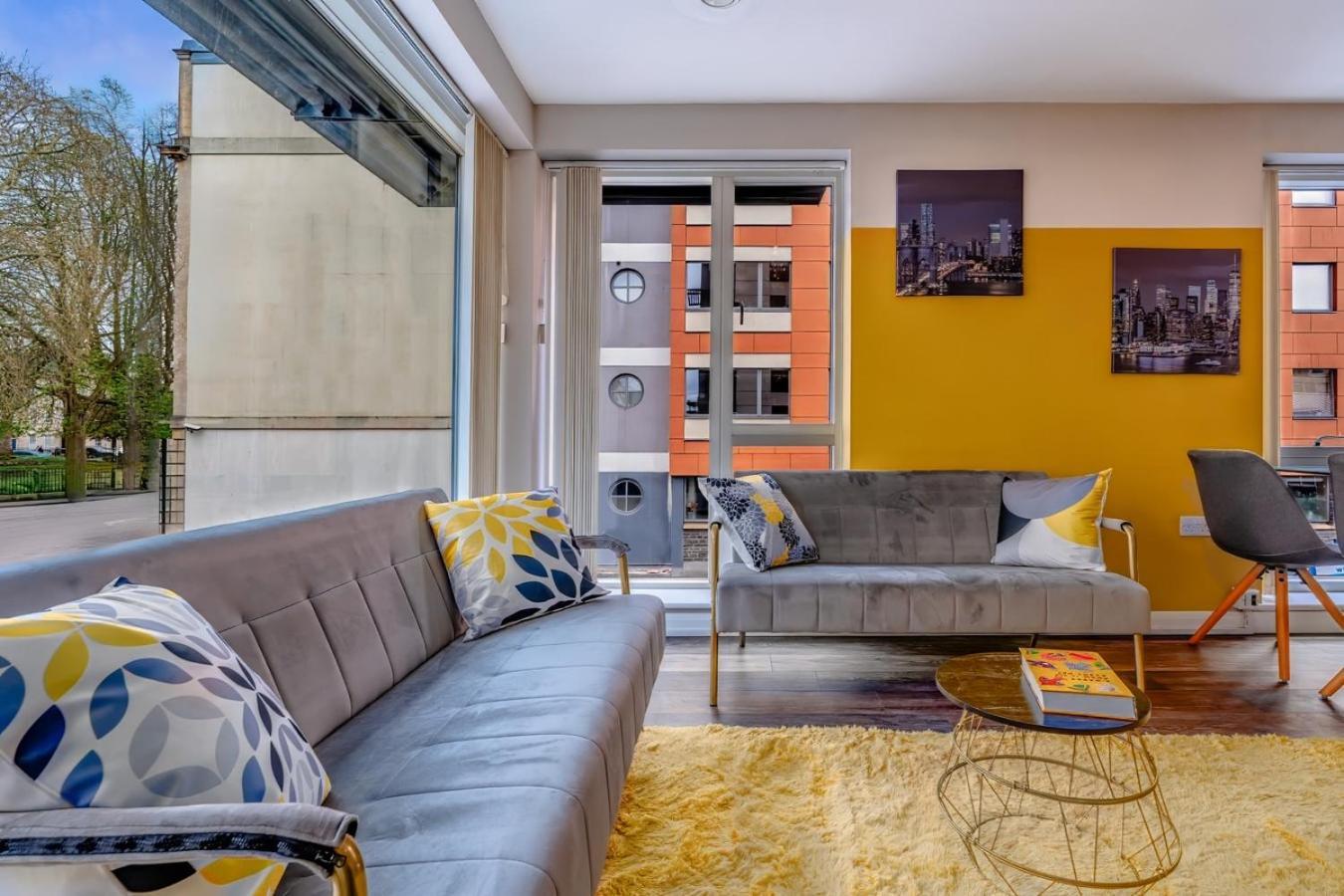 Iconic Garden Apt, Steps From City Centre & Cafes ブリストル エクステリア 写真